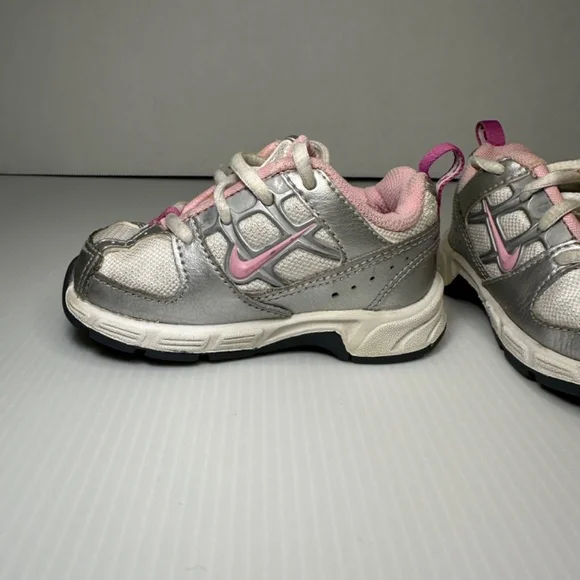 Baby Girls Nike Pillar Tech Tennis Shoes Gray Pink White Size 4 - Picture 7 of 10